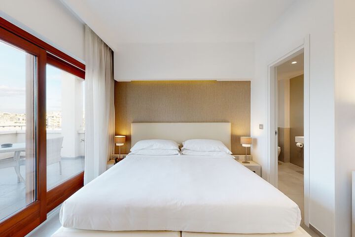 Room 33 of 94