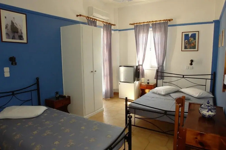 Room 6 of 16
