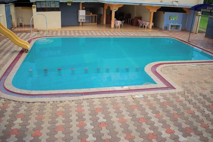 Pool 33 of 60