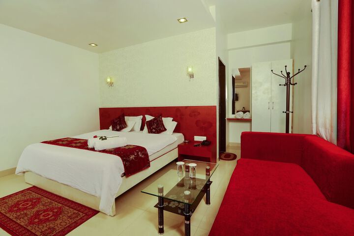 Room 13 of 37