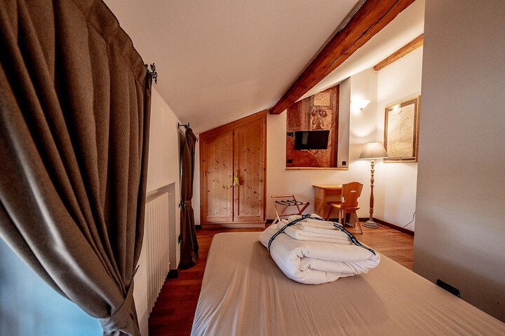 Room 5 of 38