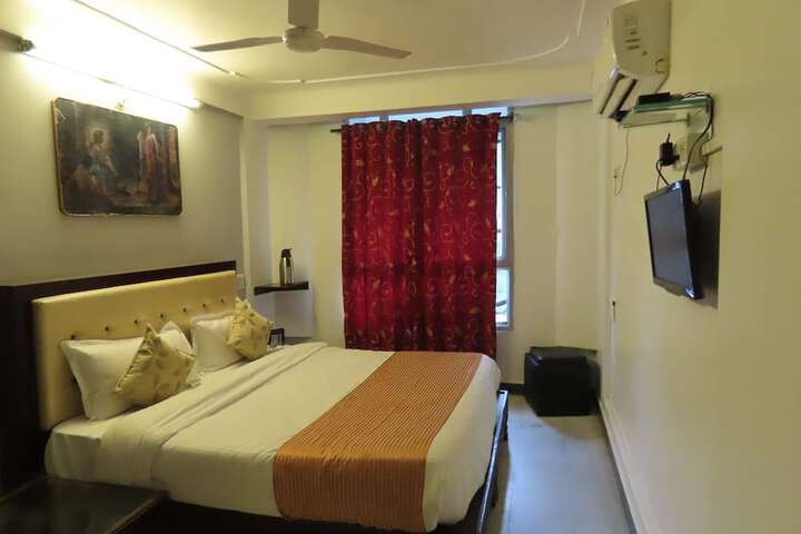 Room 10 of 26