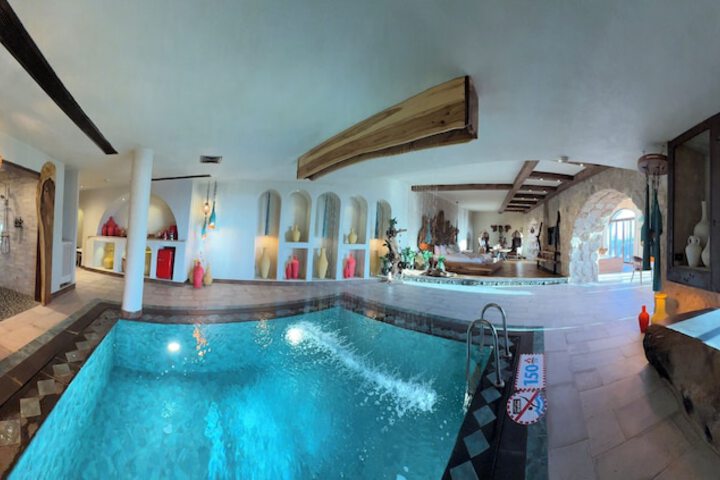 Pool 95 of 202