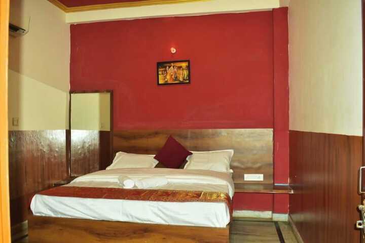 Room 10 of 11