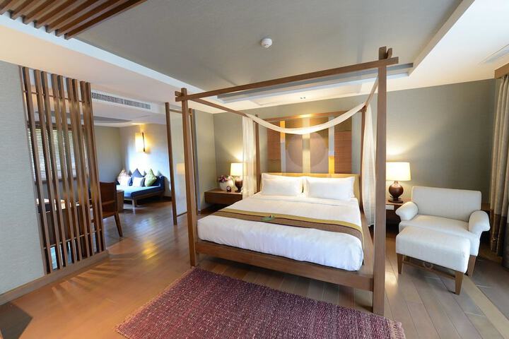 Room 14 of 83