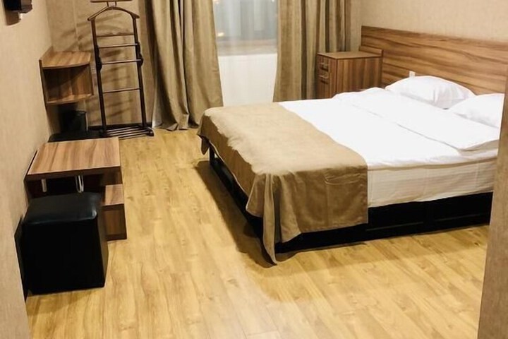 Room 17 of 33