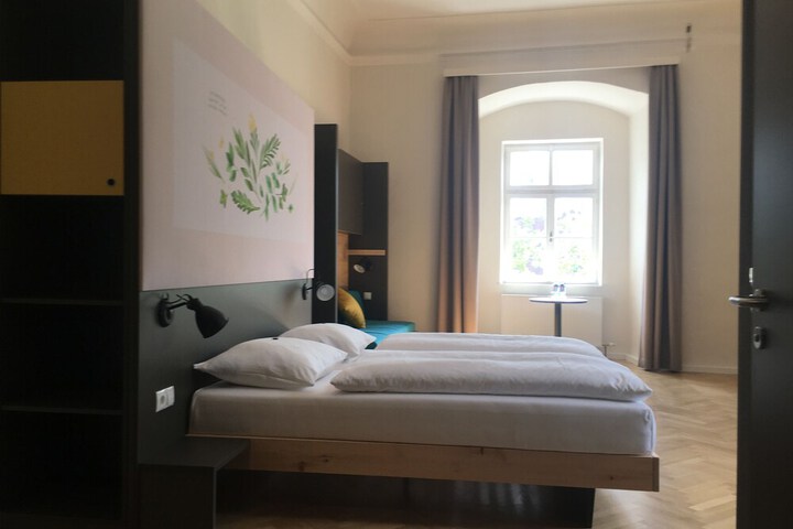 Room 6 of 44