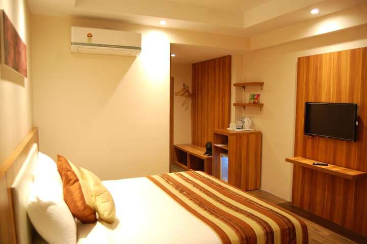 Room 17 of 35