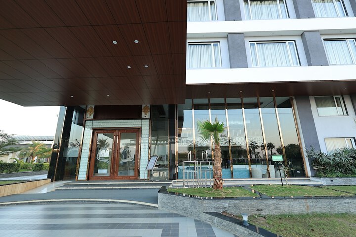 Hotel 3 of 75