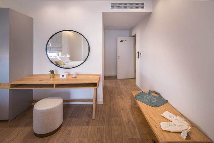 Room 17 of 163