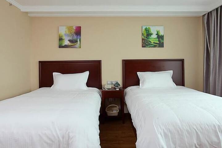 Room 4 of 66