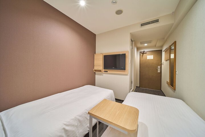 Room 13 of 20