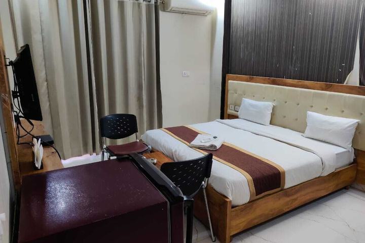Room 10 of 31
