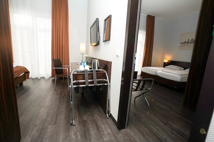 Room 32 of 55