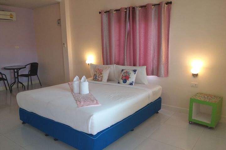 Room 4 of 28