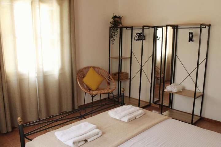 Room 8 of 33
