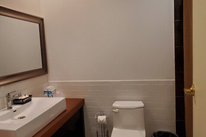Room 151 of 206