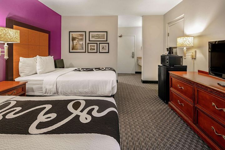 Double Bed Accessible (6 of 10)