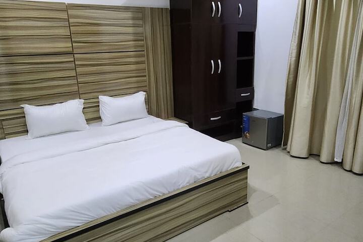 Room 8 of 24