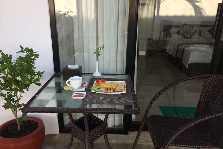 Breakfast/Coffee Service 16 of 33
