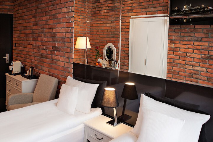 Room 42 of 112