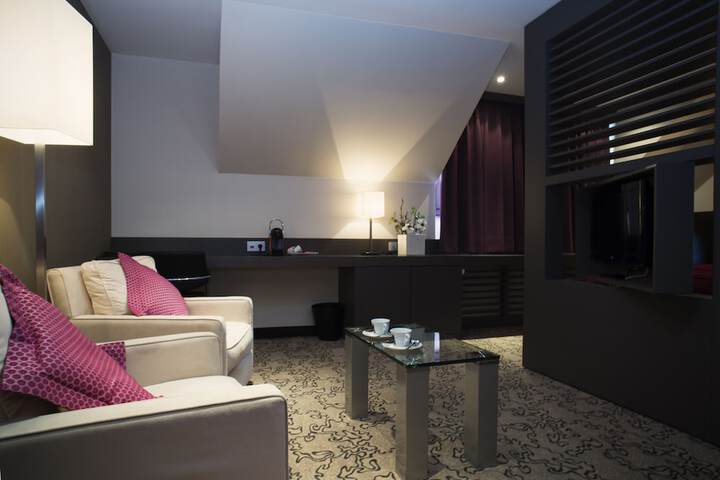 Room 10 of 51