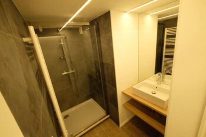 Room 2 of 28