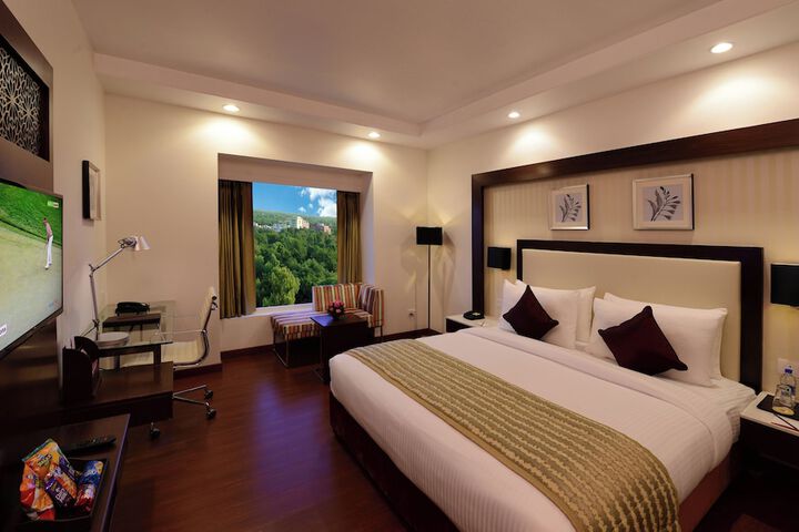 Room 4 of 28