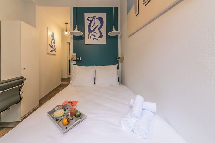 Room 16 of 185