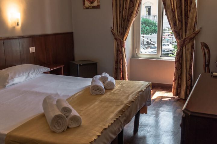 Room 10 of 52
