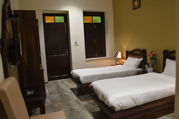 Room 12 of 36