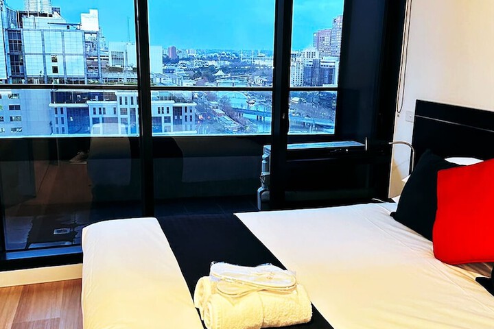 Room 8 of 102