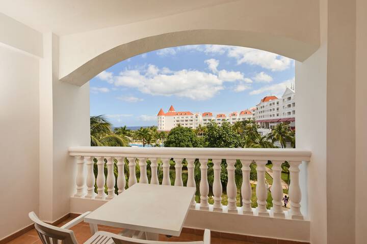 Hotel Exterior 93 of 93