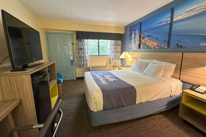 1 Queen Bed Second Floor (1 of 14)