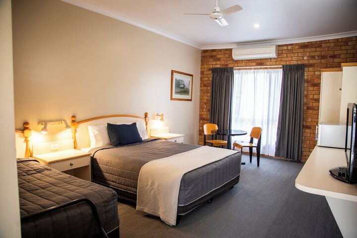 Room 3 of 48