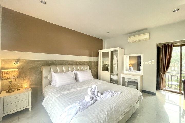 Exterior of Smaids Room