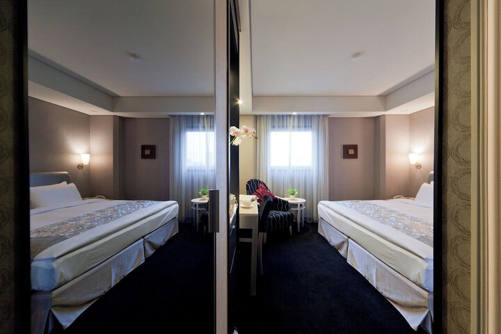 Room 9 of 42