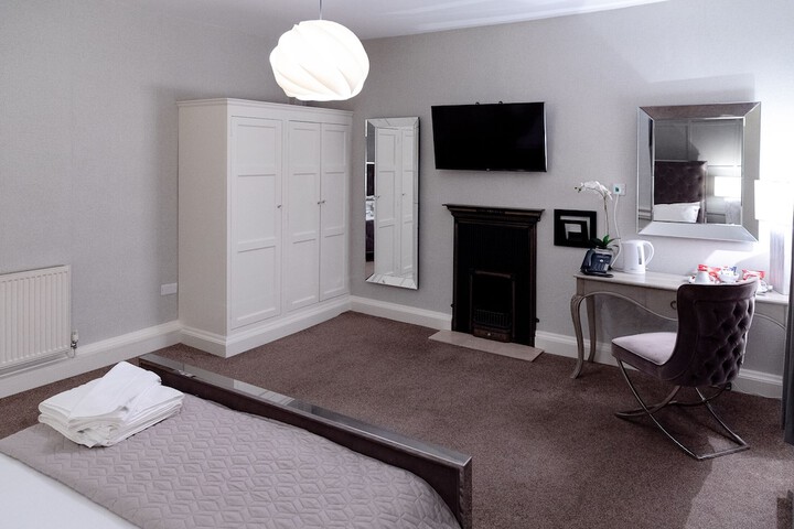 Room 4 of 11