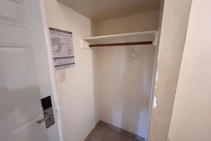 Room 18 of 38