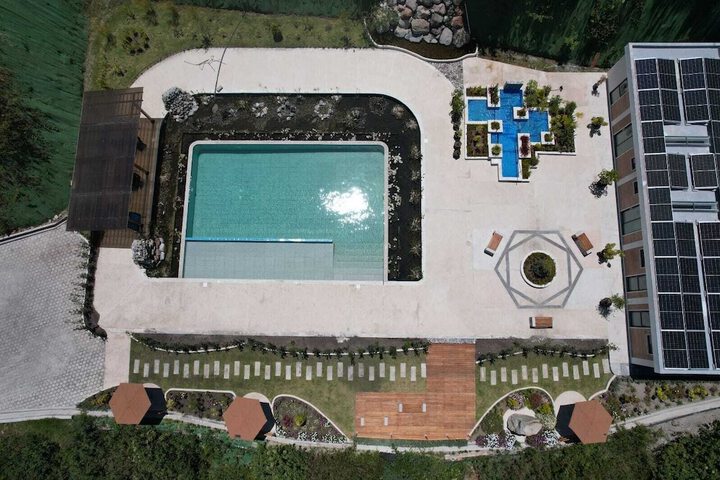 Pool 10 of 16