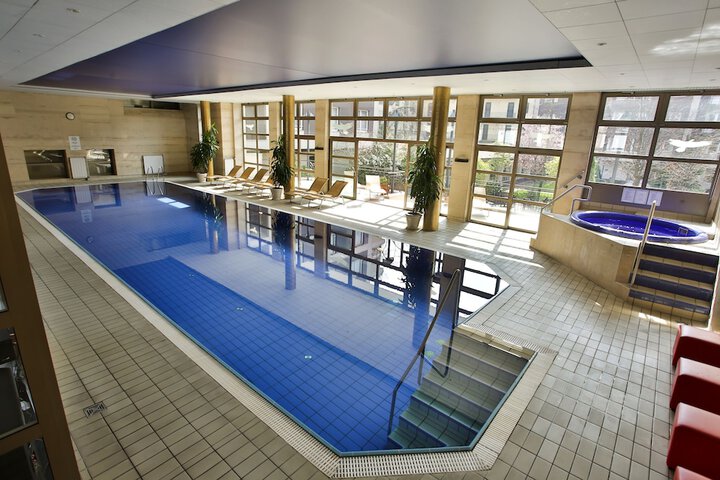 Pool Hotel