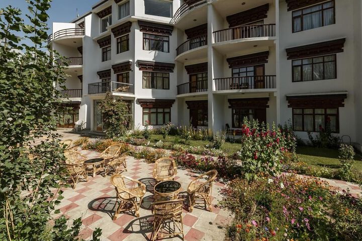 Hotel Exterior 28 of 30