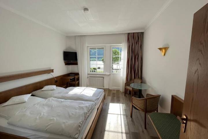 Room 3 of 42