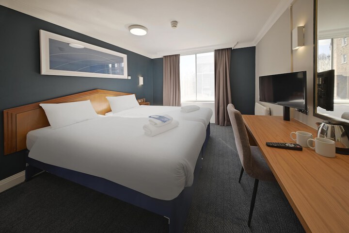 Room 16 of 36