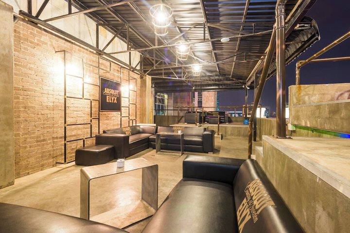 Lounge 113 of 144