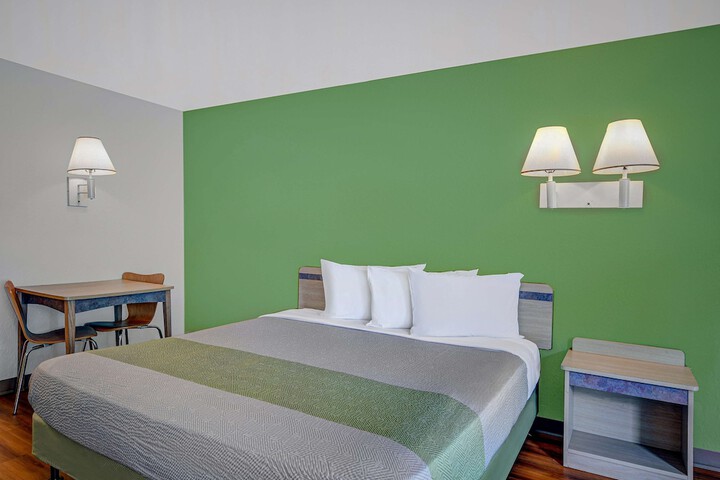 1 King Bed (2 of 4)