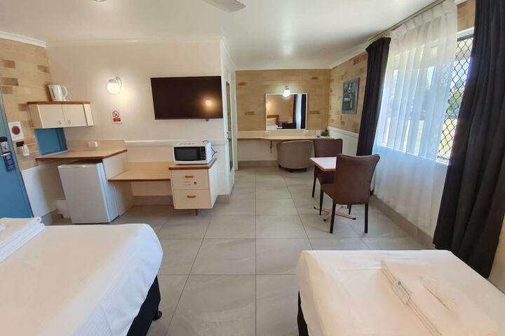 Room 5 of 93