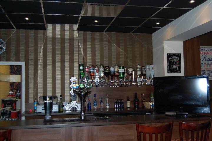Lounge 27 of 45
