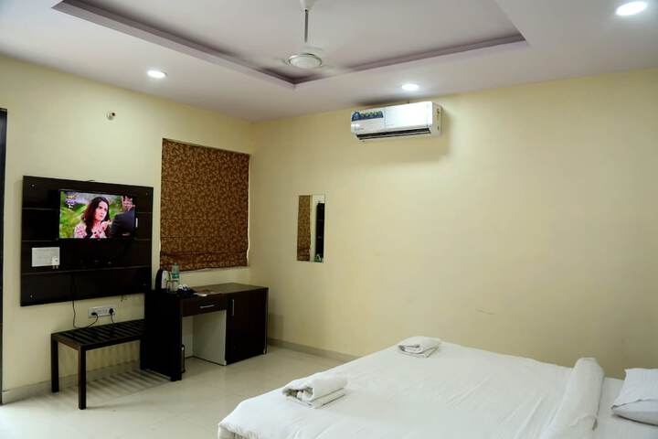 Room 10 of 34