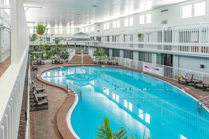 Pool Hotel
